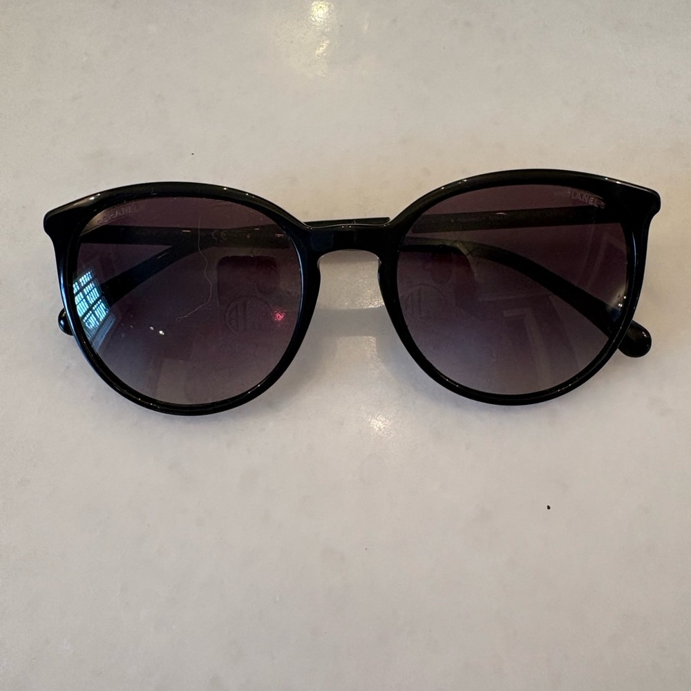 CHANEL Black Round Sunglasses